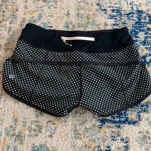 Polka Dot Lululemon Shorts (Low Rise 2.5”) size 2